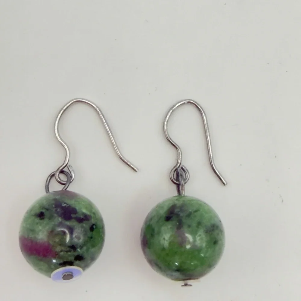 VTG Artisan Hook Dangle Earrings Ruby Green Zoisite 925 Sterling 12mm Ball